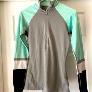 Nike Pro half zip pullover women’s size small